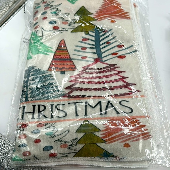 Seven Christmas Assortment of Hand Towels or Kitchen Towels - Picture 5 of 6